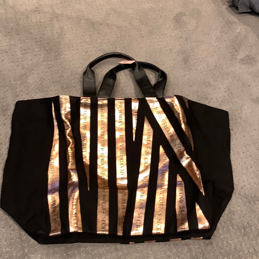 NWT Victoria Secret Tote 💖cyber sale